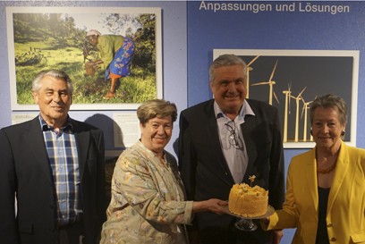 Überreichung der Bienetorte