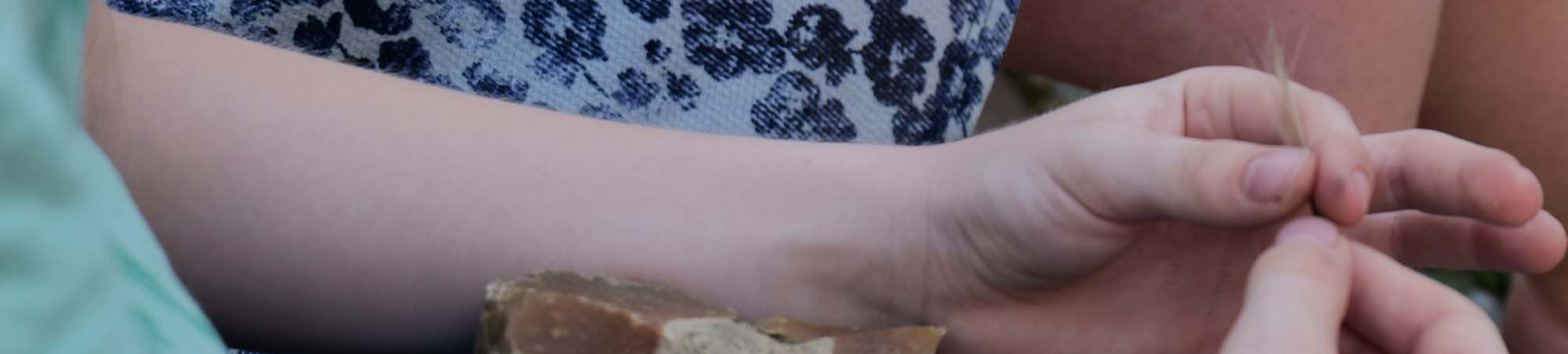 Mit Feuerstein abgeschnittetens Haarbüschel.