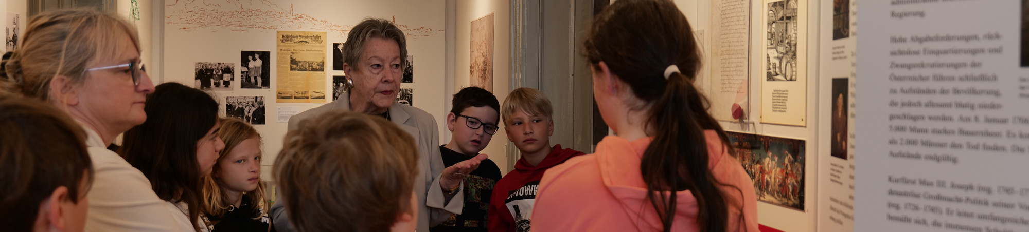 Frau Buchberger erzählt Mainburger Geschichten. © B. Schneider 2022