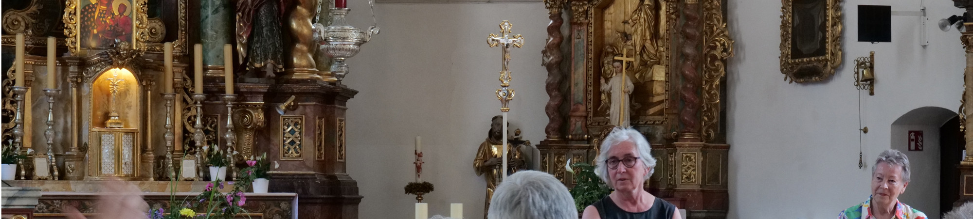 Frau Dr. Huber nimmt Fragen entgegen.