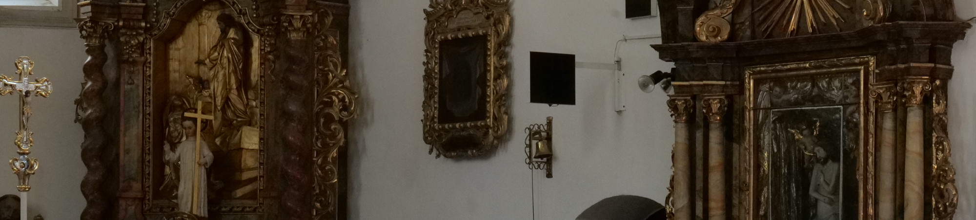 Ausschnitte der barocken Hauptalt&auml;re in der Kirche.